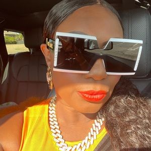 Meet your Posher, Odessodora